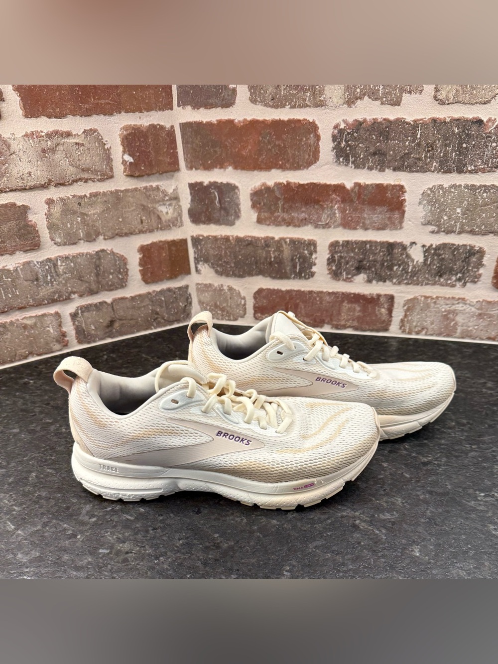 Brooks Trace 4 Running Shoes, Womens, Coconut Milk/Almond, Like New, Sz 8